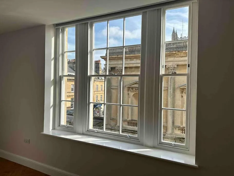 Haus Of Sulis, City Centre Apartment With Lift Access Bath