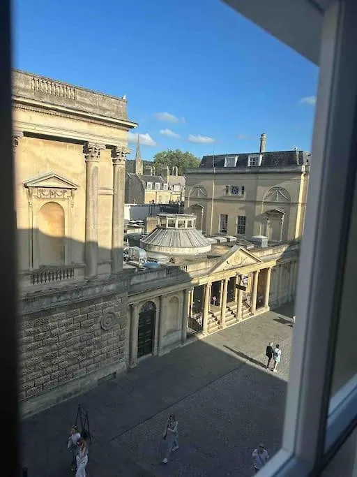 Haus Of Sulis, City Centre Apartment With Lift Access Bath