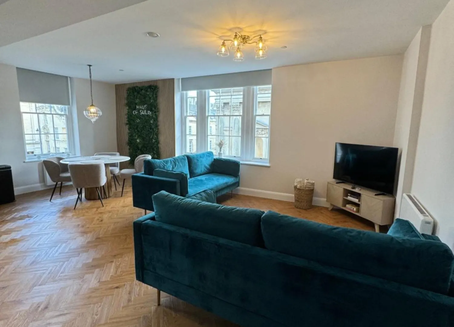 Haus Of Sulis, City Centre Apartment With Lift Access Bath